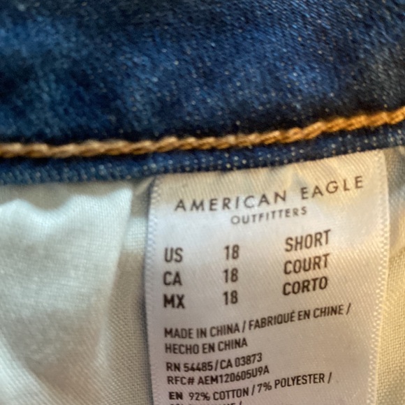 American Eagle. Medium blue denim, super stretch. Size 18 short - Picture 3 of 4